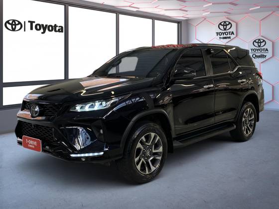 TOYOTA HILUX SW4 2.8 D-4D TURBO DIESEL DIAMOND 7L 4X4 AUTOMÁTICO